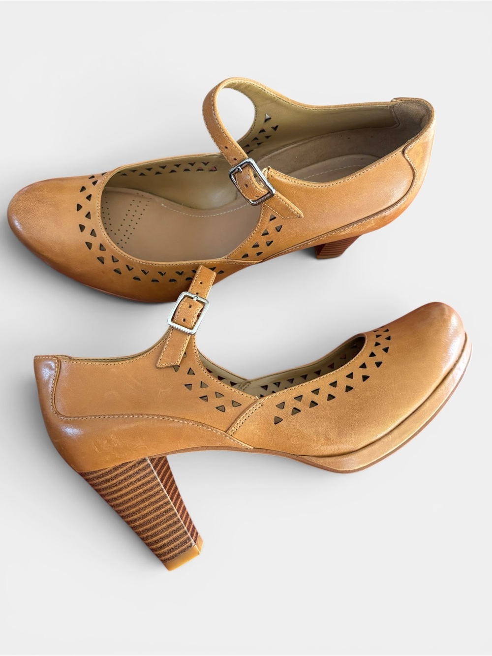 Clarks Chorus Chime Caramel Leather Mary Jane Stacked Block Pumps Shoes Size 9.5
